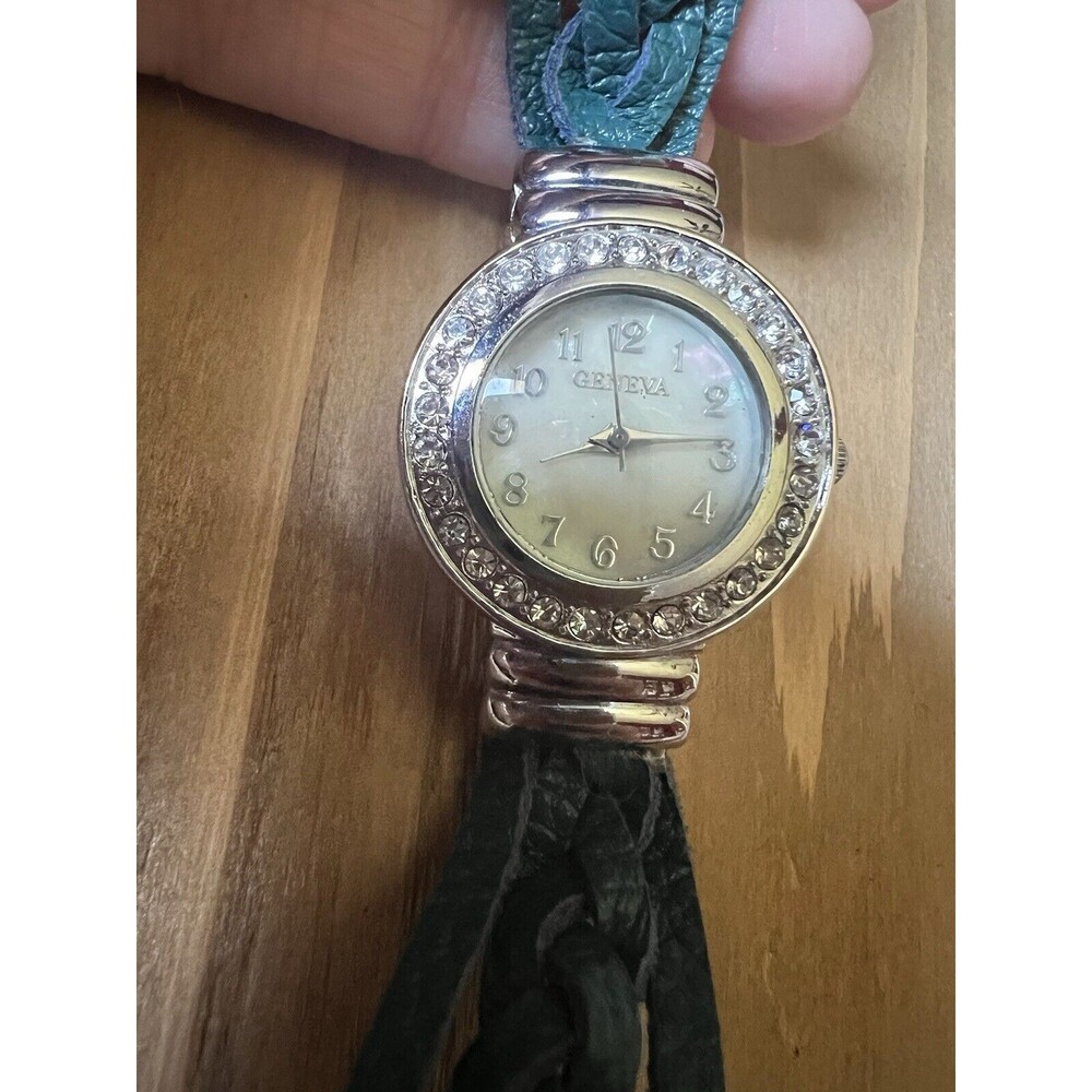 Vintage Geneva Ladies Watch New Battery Mop Face